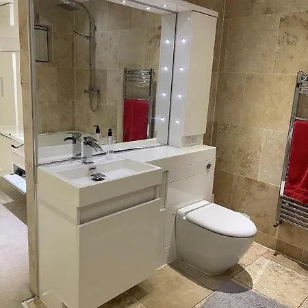 Penthouse Style Luxury 2 Bedroom House Has Hot-tub, Extra Fees Apply Holiday home *