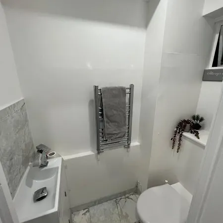 Penthouse Style Luxury 2 Bedroom House Has Hot-tub, Extra Fees Apply *
