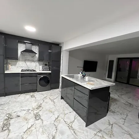Tatil Evi Penthouse Style Luxury 2 Bedroom House Has Hot-tub, Extra Fees Apply Birmingham
