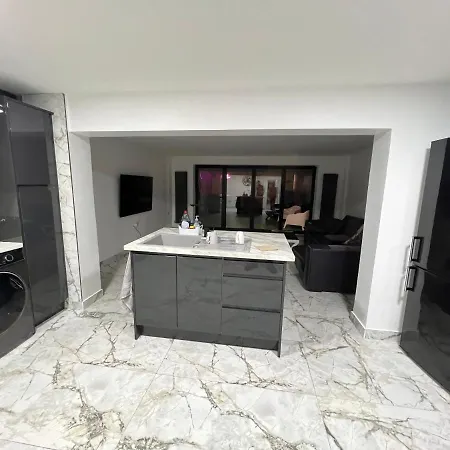 Tatil Evi Penthouse Style Luxury 2 Bedroom House Has Hot-tub, Extra Fees Apply Birmingham