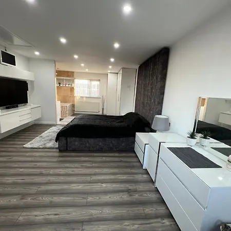 Penthouse Style Luxury 2 Bedroom House Has Hot-tub, Extra Fees Apply Tatil Evi