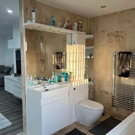 Penthouse Style Luxury 2 Bedroom House Has Hot-tub, Extra Fees Apply Holiday home