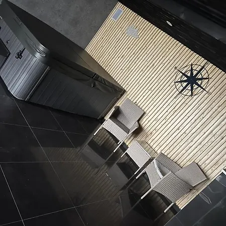 Penthouse Style Luxury 2 Bedroom House Has Hot-tub, Extra Fees Apply