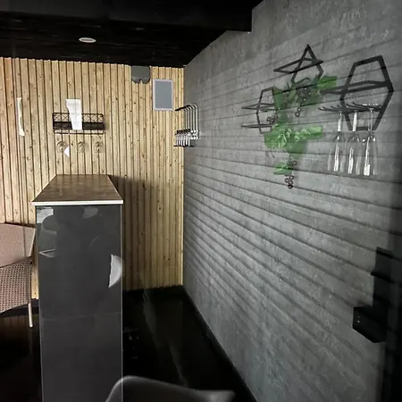 Penthouse Style Luxury 2 Bedroom House Has Hot-tub, Extra Fees Apply *