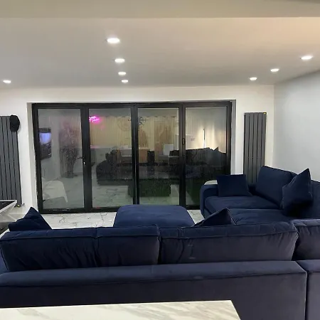 Tatil Evi Penthouse Style Luxury 2 Bedroom House Has Hot-tub, Extra Fees Apply Birmingham